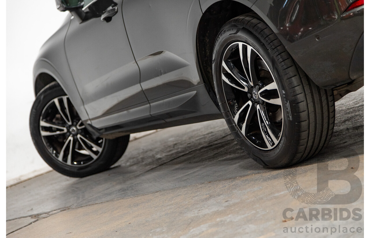 08/2018 Volvo XC60 D4 Momentum (AWD) MY19 4d Wagon Pine Grey Metallic Twin Turbo Diesel 2.0L