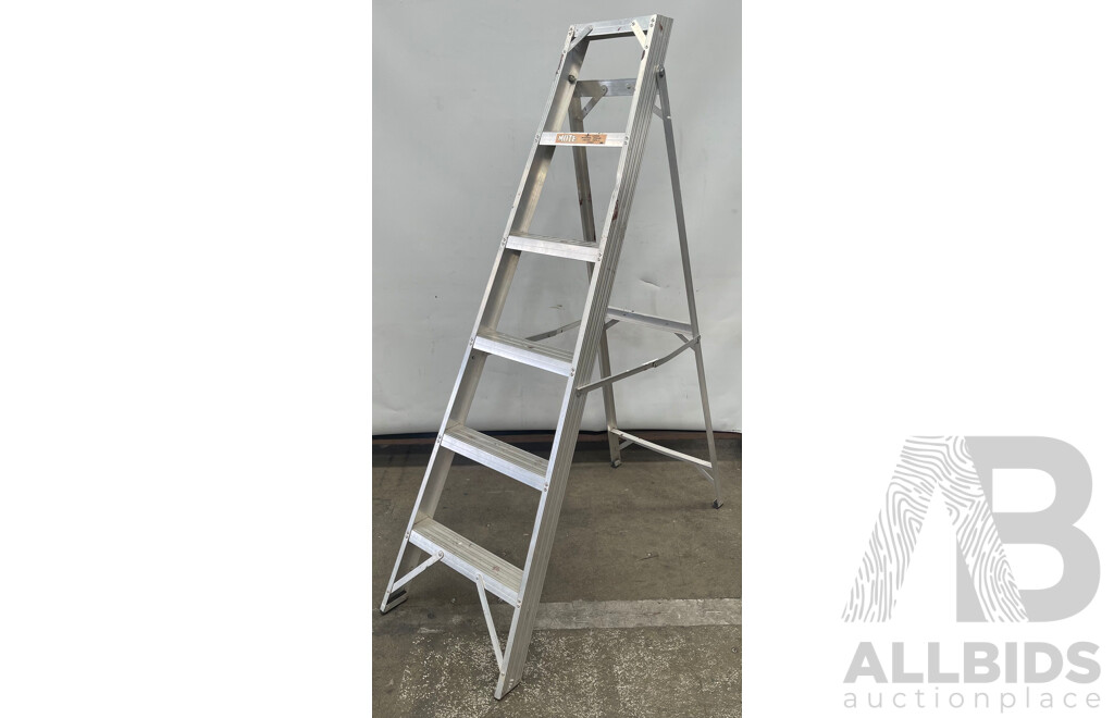 Mote Aluminum Ladder - Lot 1575014 | ALLBIDS