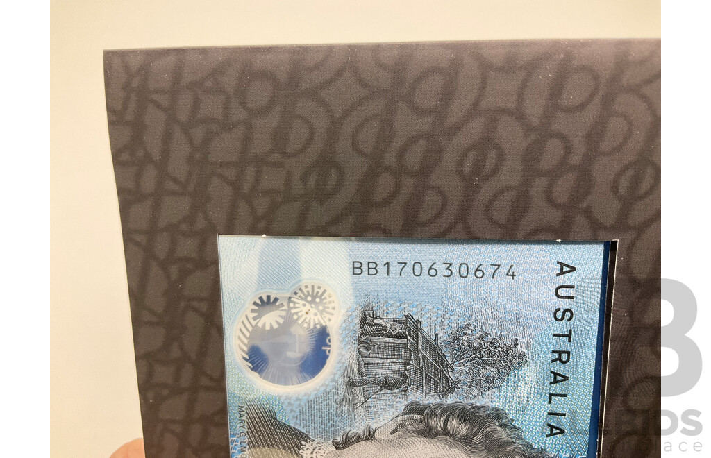 Australian 2015 and 2017 Last and First $10 Notes.