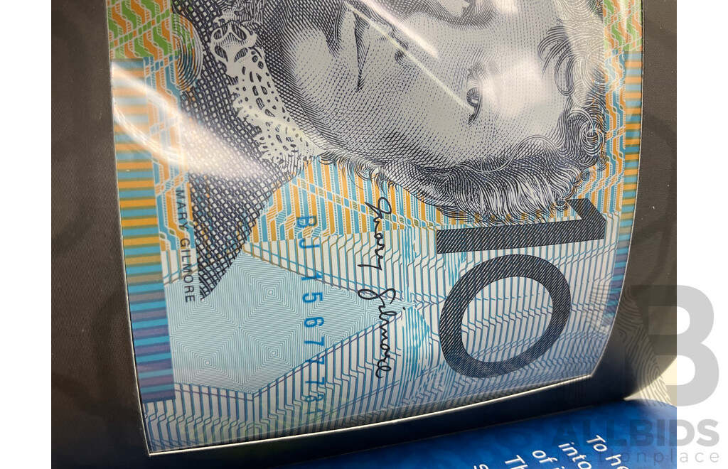 Australian 2015 and 2017 Last and First $10 Notes.