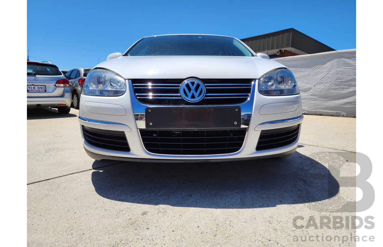 12/2009 Volkswagen Jetta 103 TDI FWD 1KM MY10 4D Sedan White 2.0L