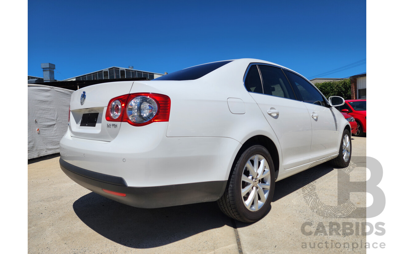 12/2009 Volkswagen Jetta 103 TDI FWD 1KM MY10 4D Sedan White 2.0L