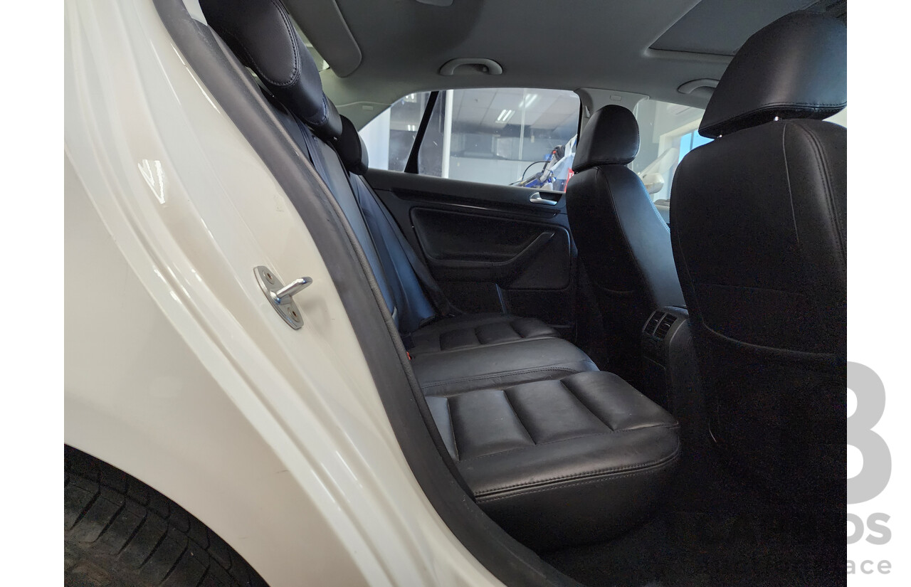 12/2009 Volkswagen Jetta 103 TDI FWD 1KM MY10 4D Sedan White 2.0L