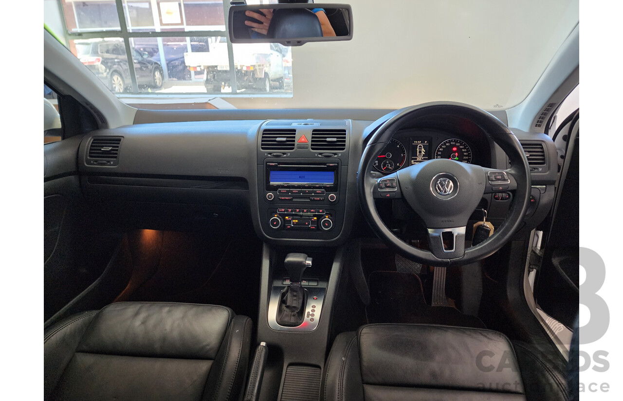 12/2009 Volkswagen Jetta 103 TDI FWD 1KM MY10 4D Sedan White 2.0L