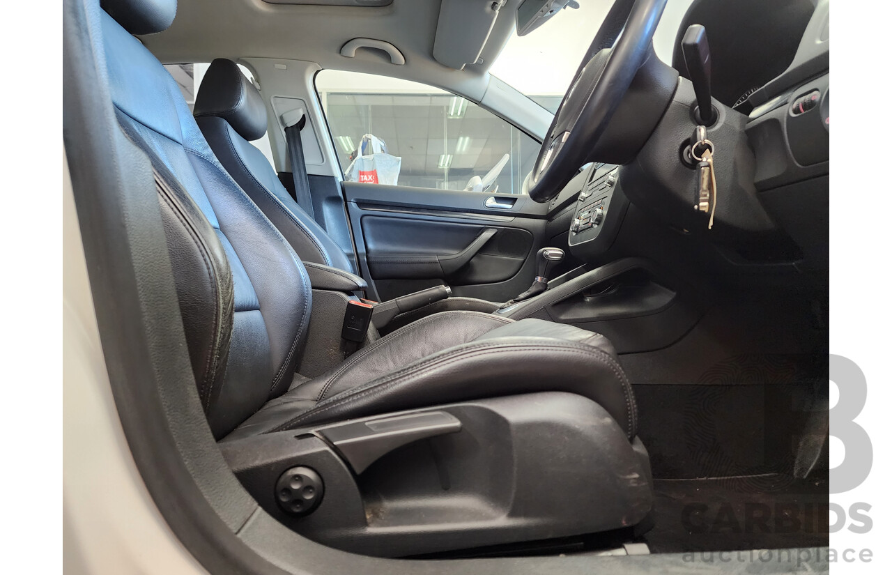 12/2009 Volkswagen Jetta 103 TDI FWD 1KM MY10 4D Sedan White 2.0L