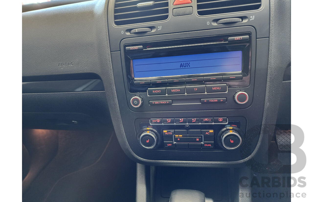 12/2009 Volkswagen Jetta 103 TDI FWD 1KM MY10 4D Sedan White 2.0L