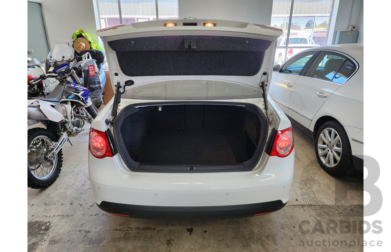 12/2009 Volkswagen Jetta 103 TDI FWD 1KM MY10 4D Sedan White 2.0L