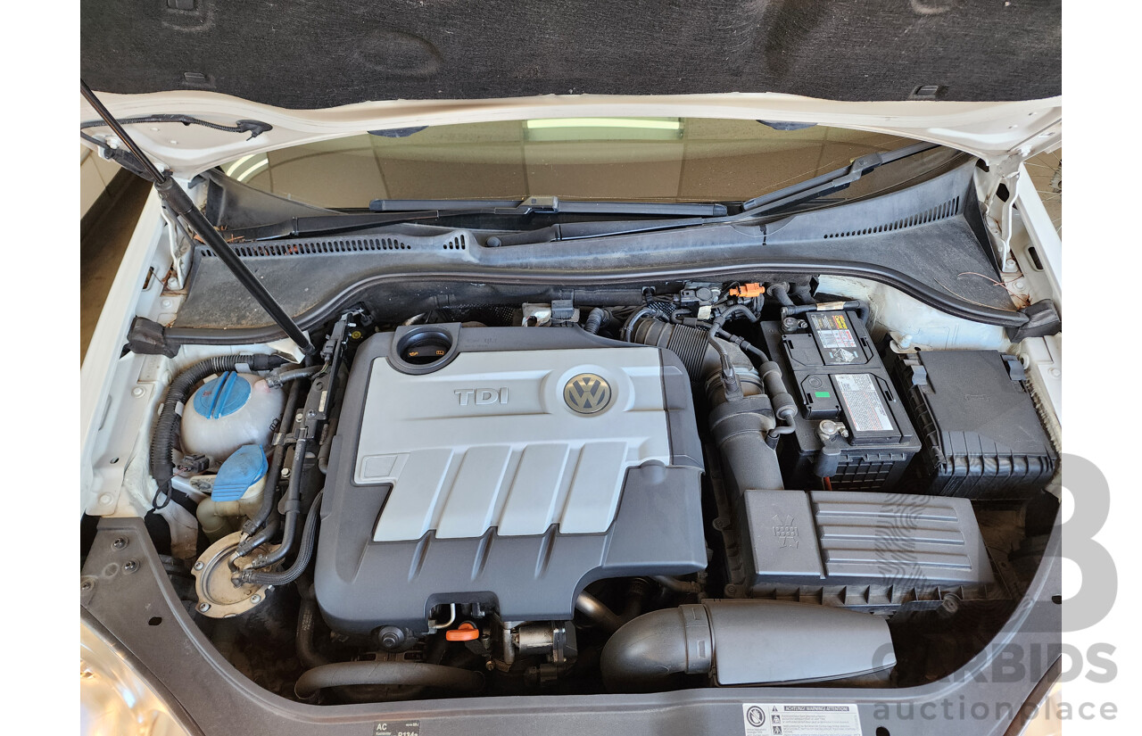 12/2009 Volkswagen Jetta 103 TDI FWD 1KM MY10 4D Sedan White 2.0L