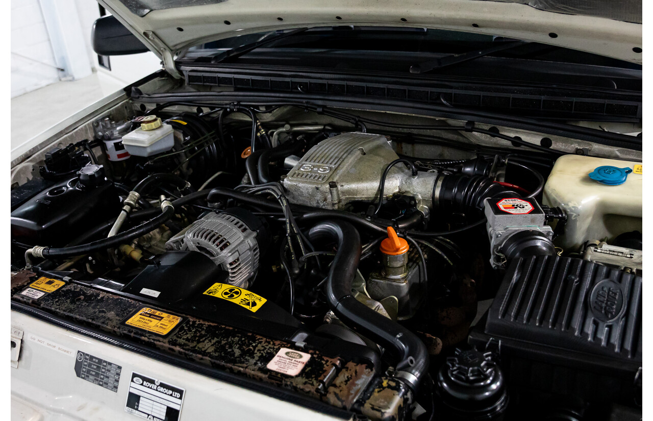 5/1999 Land Rover Discovery SE7 (4x4)  4d Wagon White 4.0L