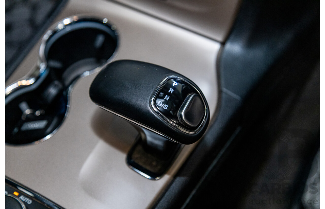 10/2014 Jeep Grand Cherokee Laredo (4x4) WK MY15 4d Wagon Bright White 3.0L Turbo Diesel