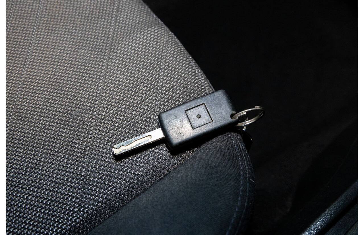 2/2009 Peugeot 207 XT  5d Hatchback Orange Salamanque Metallic 1.6L