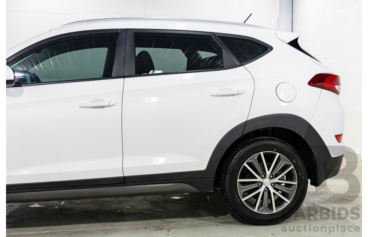 10/2015 Hyundai Tucson Active X (FWD) TL 4d Wagon Pure White 2.0L