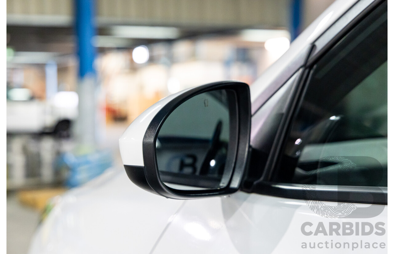 10/2015 Hyundai Tucson Active X (FWD) TL 4d Wagon Pure White 2.0L