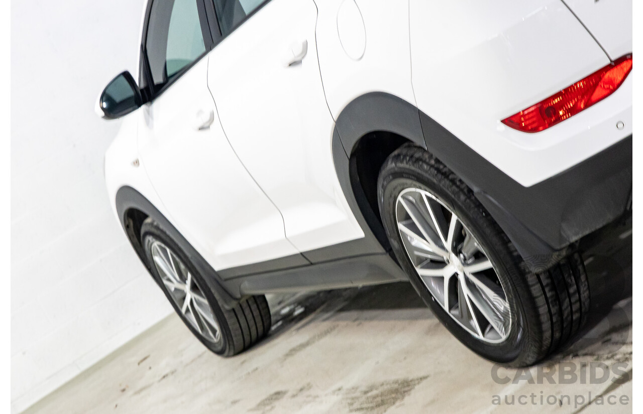 10/2015 Hyundai Tucson Active X (FWD) TL 4d Wagon Pure White 2.0L