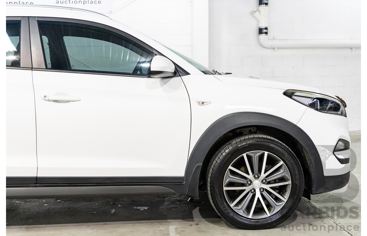 10/2015 Hyundai Tucson Active X (FWD) TL 4d Wagon Pure White 2.0L