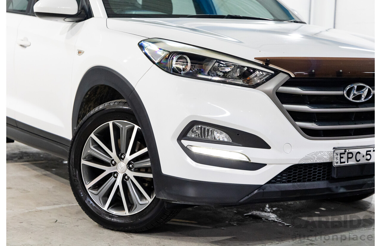 10/2015 Hyundai Tucson Active X (FWD) TL 4d Wagon Pure White 2.0L