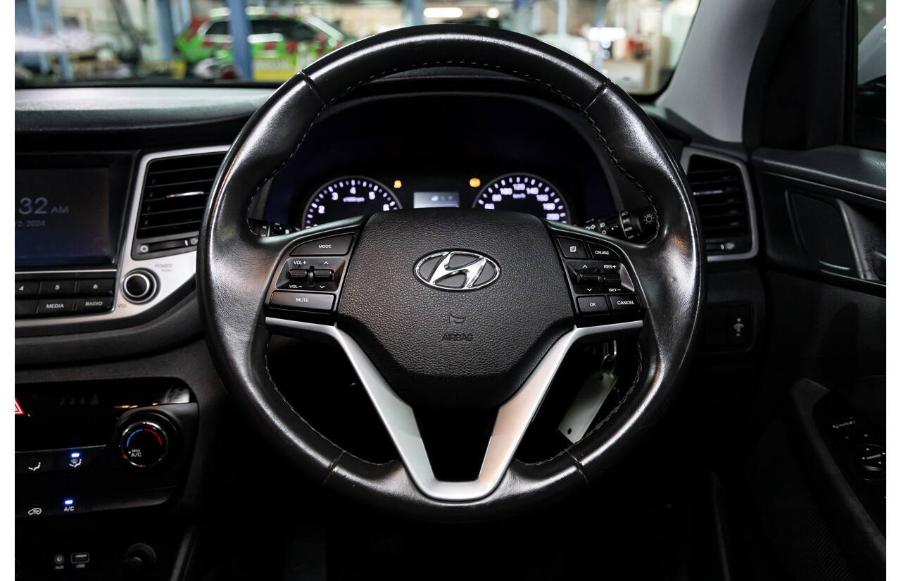 10/2015 Hyundai Tucson Active X (FWD) TL 4d Wagon Pure White 2.0L