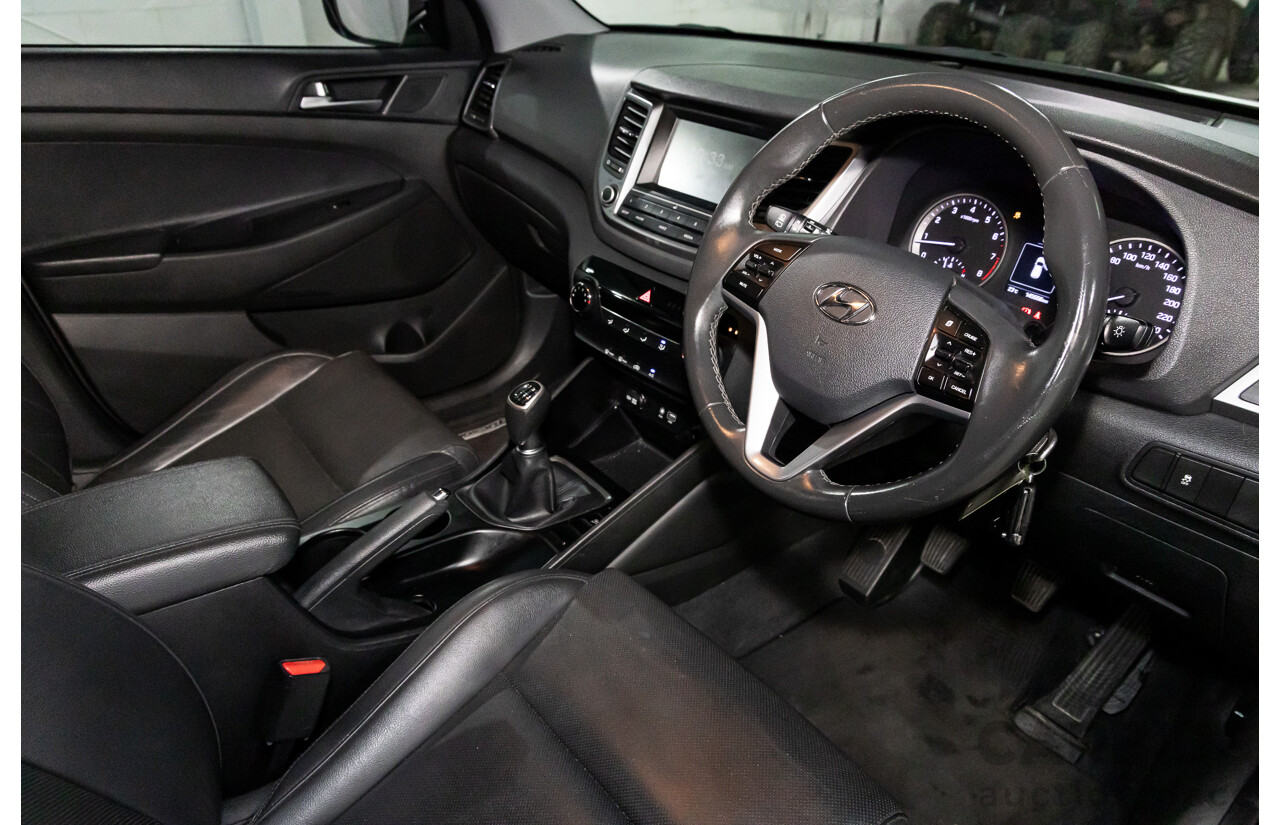 10/2015 Hyundai Tucson Active X (FWD) TL 4d Wagon Pure White 2.0L