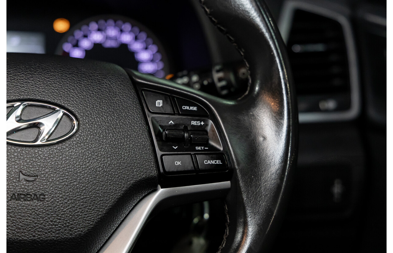 10/2015 Hyundai Tucson Active X (FWD) TL 4d Wagon Pure White 2.0L