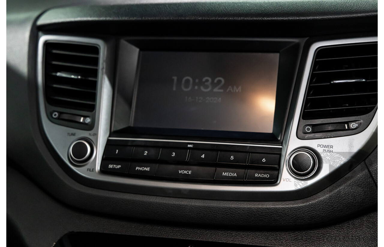 10/2015 Hyundai Tucson Active X (FWD) TL 4d Wagon Pure White 2.0L