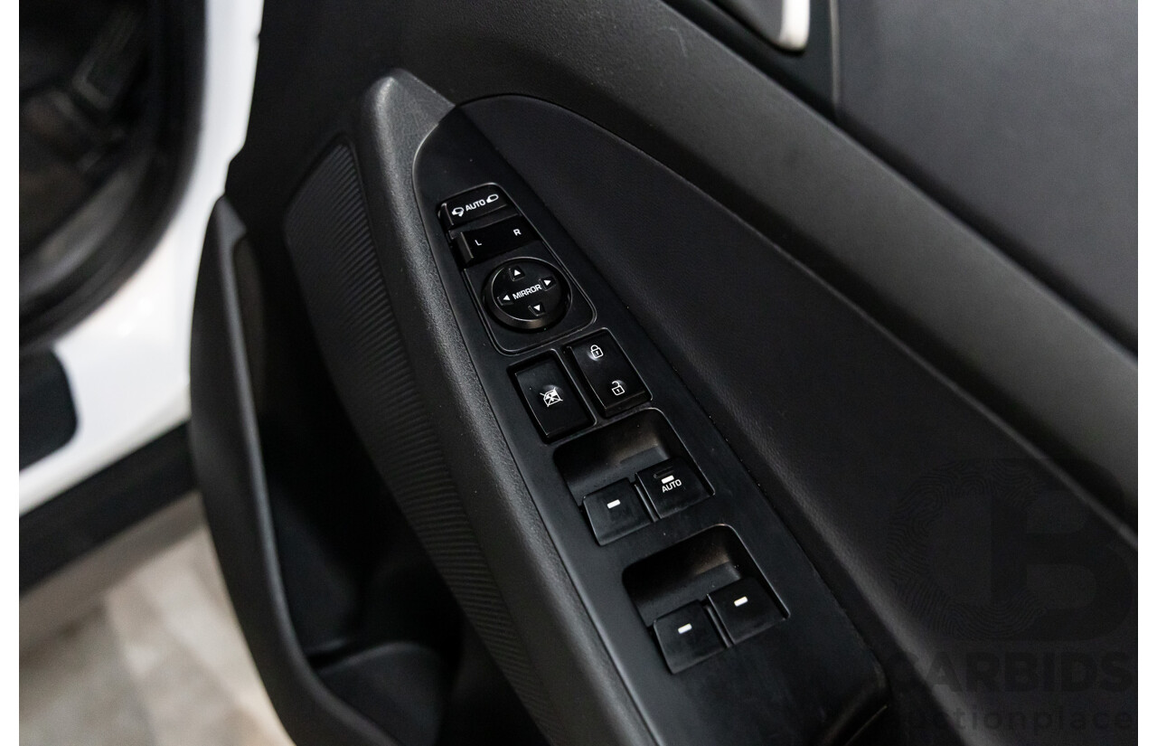 10/2015 Hyundai Tucson Active X (FWD) TL 4d Wagon Pure White 2.0L