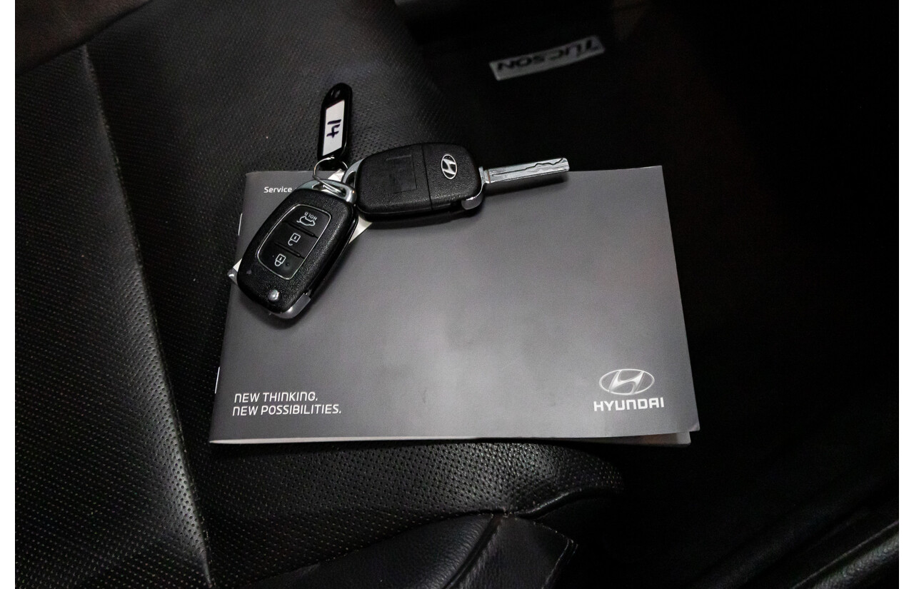 10/2015 Hyundai Tucson Active X (FWD) TL 4d Wagon Pure White 2.0L