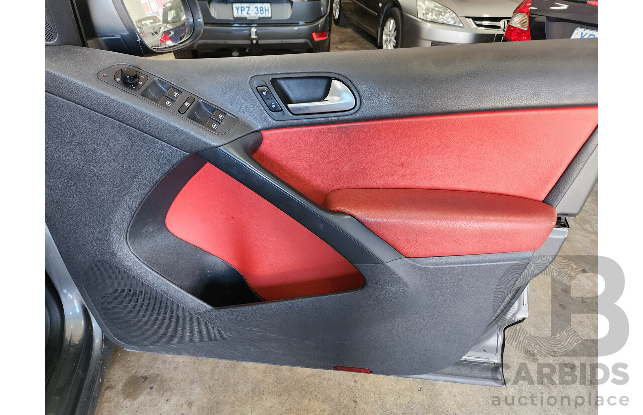 11/2011 Volkswagen Tiguan 103 TDI 5NC MY12 4d Wagon Grey 2.0L