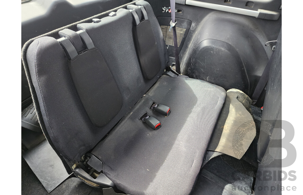 10/2013 Peugeot 4007 SV (7 Seat)  4d Wagon Silver 2.2L