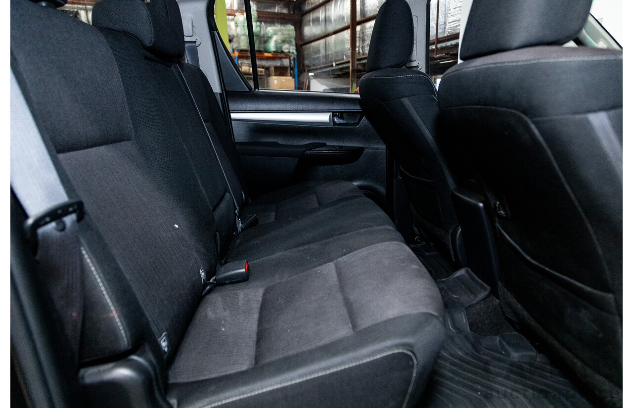 07/2017 Toyota Hilux SR5 (4x4) N80 GUN126R Dual Cab Eclipse Black Turbo Diesel 2.8L