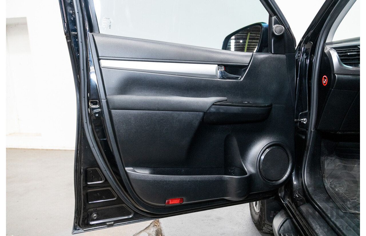 07/2017 Toyota Hilux SR5 (4x4) N80 GUN126R Dual Cab Eclipse Black Turbo Diesel 2.8L