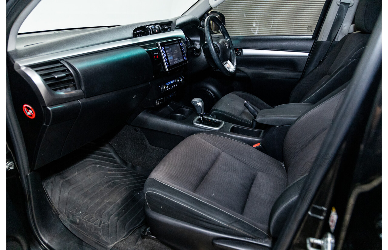 07/2017 Toyota Hilux SR5 (4x4) N80 GUN126R Dual Cab Eclipse Black Turbo Diesel 2.8L