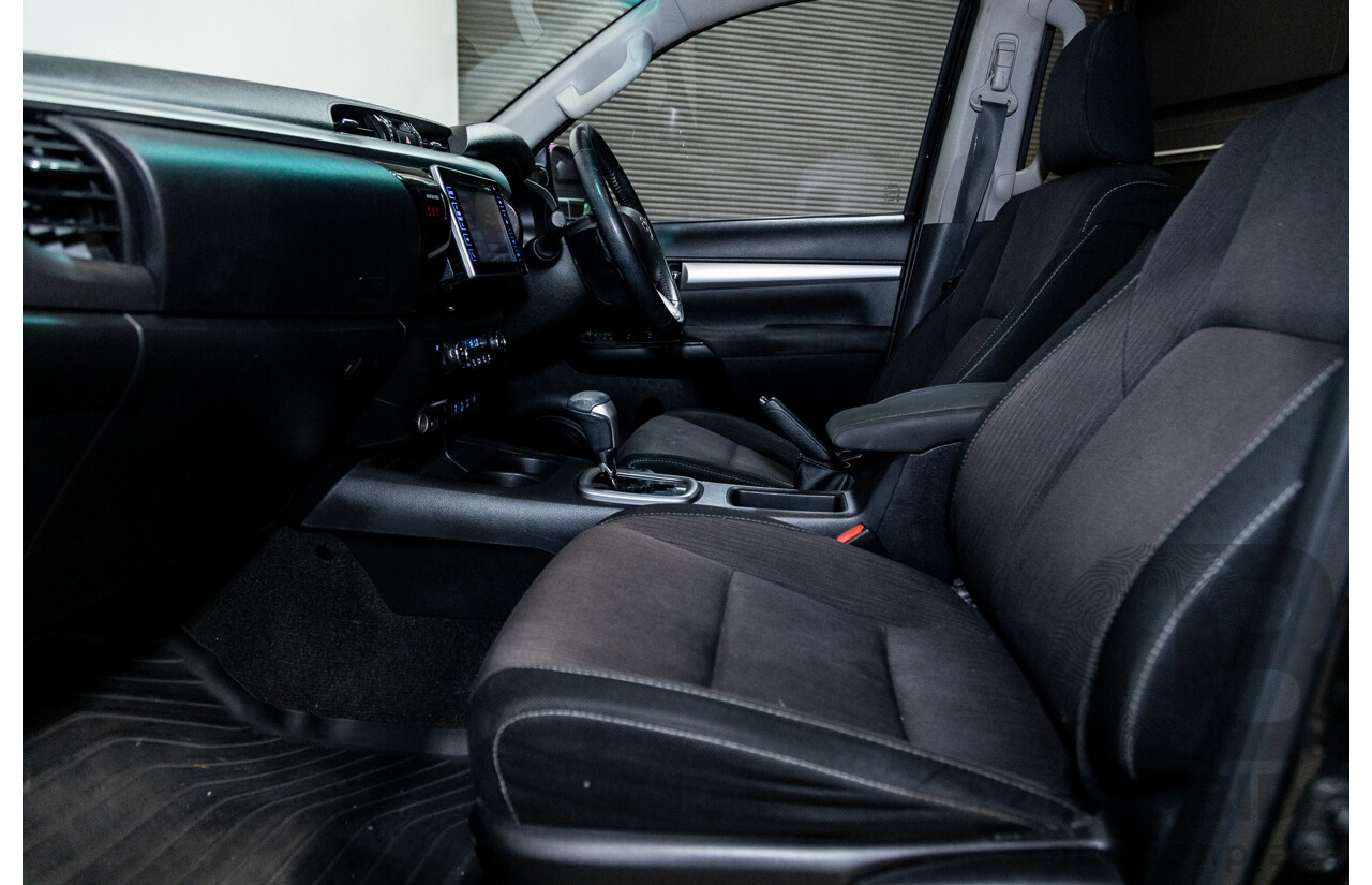 07/2017 Toyota Hilux SR5 (4x4) N80 GUN126R Dual Cab Eclipse Black Turbo Diesel 2.8L