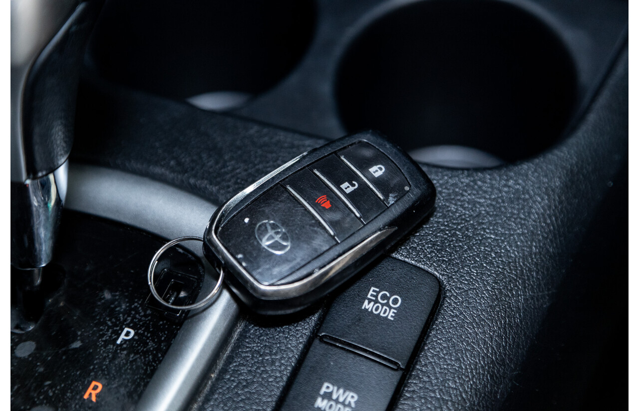 07/2017 Toyota Hilux SR5 (4x4) N80 GUN126R Dual Cab Eclipse Black Turbo Diesel 2.8L