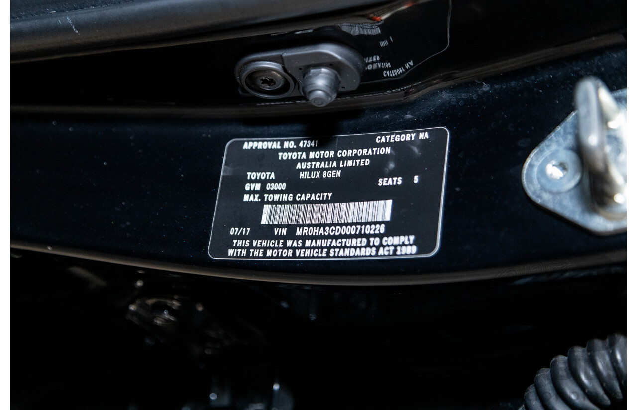 07/2017 Toyota Hilux SR5 (4x4) N80 GUN126R Dual Cab Eclipse Black Turbo Diesel 2.8L