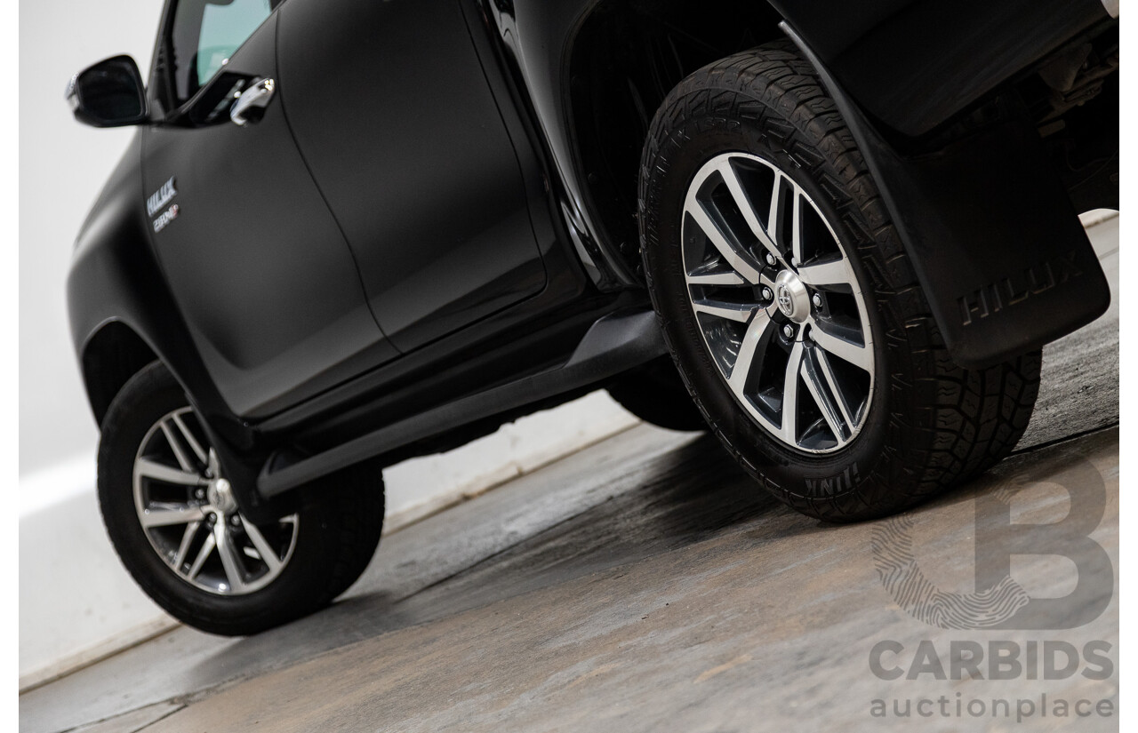 07/2017 Toyota Hilux SR5 (4x4) N80 GUN126R Dual Cab Eclipse Black Turbo Diesel 2.8L