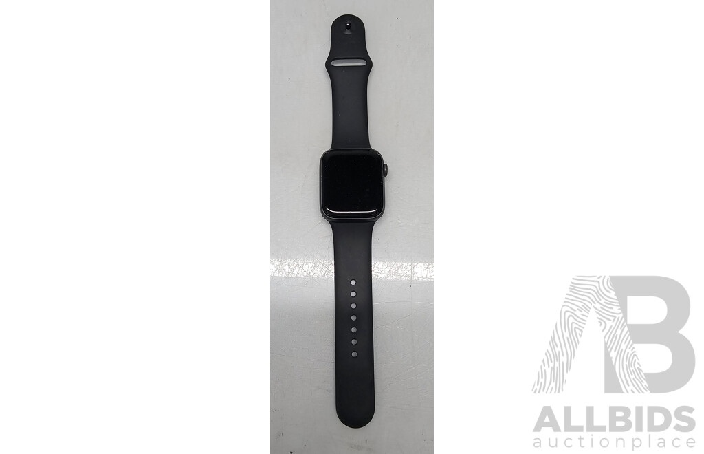 Apple Watch Series 4 (Black)