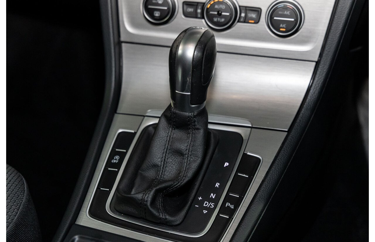 7/2014 Volkswagen Golf 90 TSI Comfortline AU MY14 4d Wagon Pure White Turbo 1.4L