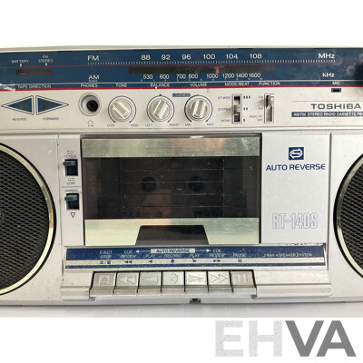Retro Toshiba RT-140S Portable Boombox, AM/FM, Tape Deck Auto Reverse