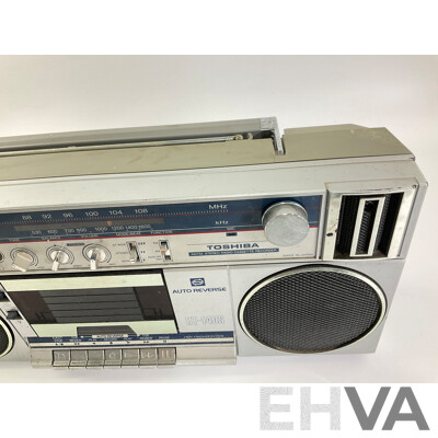 Retro Toshiba RT-140S Portable Boombox, AM/FM, Tape Deck Auto Reverse