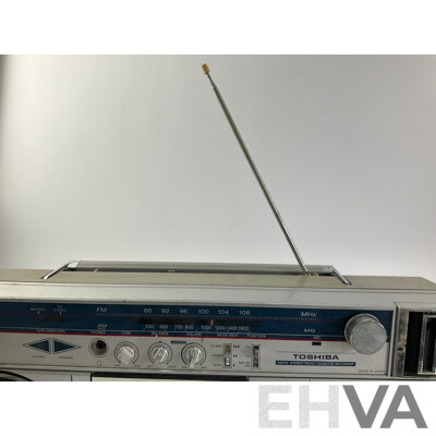 Retro Toshiba RT-140S Portable Boombox, AM/FM, Tape Deck Auto Reverse
