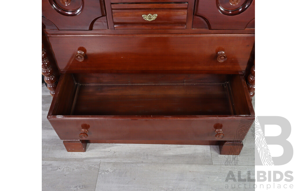 Vintage Classic Mahogany Collection Chest of Drawers with Bobbin Front Supports