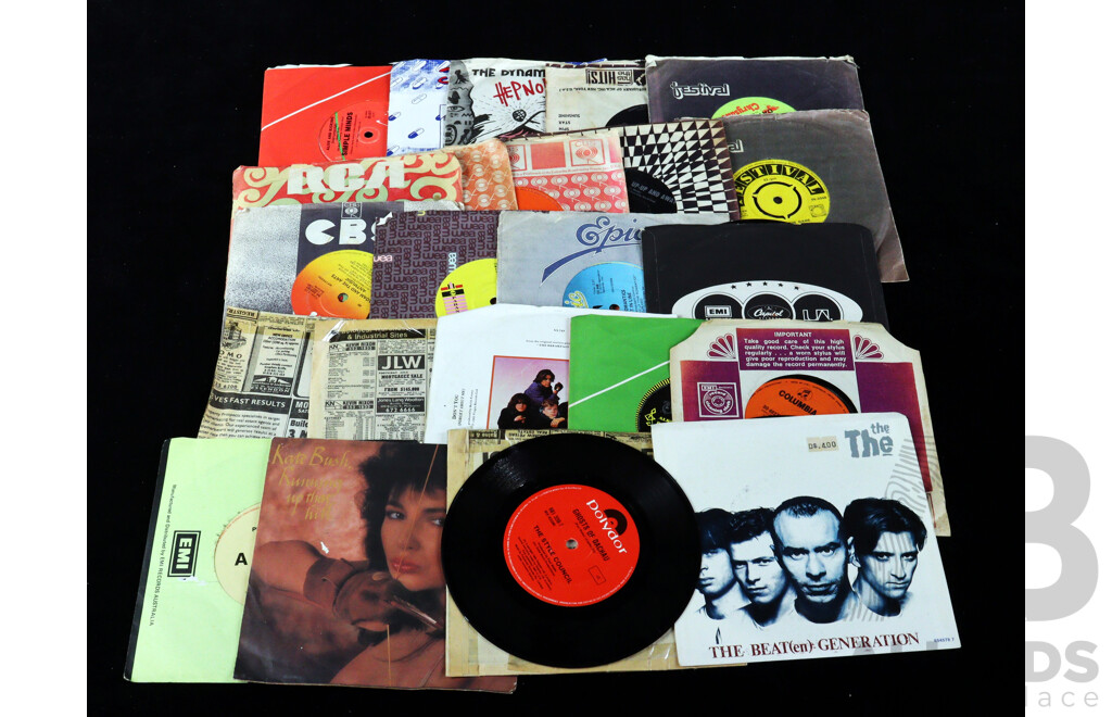 Collection Approx 24 Mostly 1970s & 80s 7 Inch Vinyl Singles Including Kate Bush, Simple Minds, Pseudo Echo, Dynamic Hepnotics and More