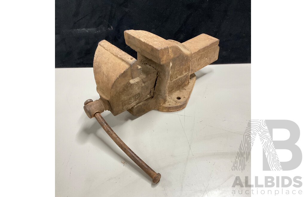 Very Large Vintage Dawn 6SP Engineers Vice, 30 Kilograms