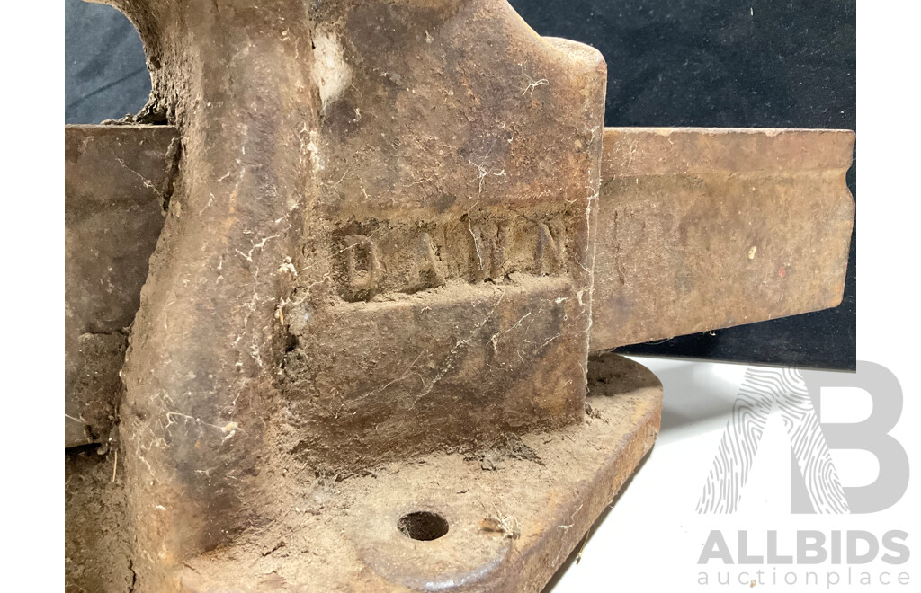 Very Large Vintage Dawn 6SP Engineers Vice, 30 Kilograms