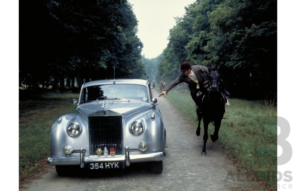 GE Fabbri Ltd 1962 Rolls Royce Silver Cloud II Silver - James Bond 007 A View to Kill 1:43 Scale Model Car - Sealed in Blister