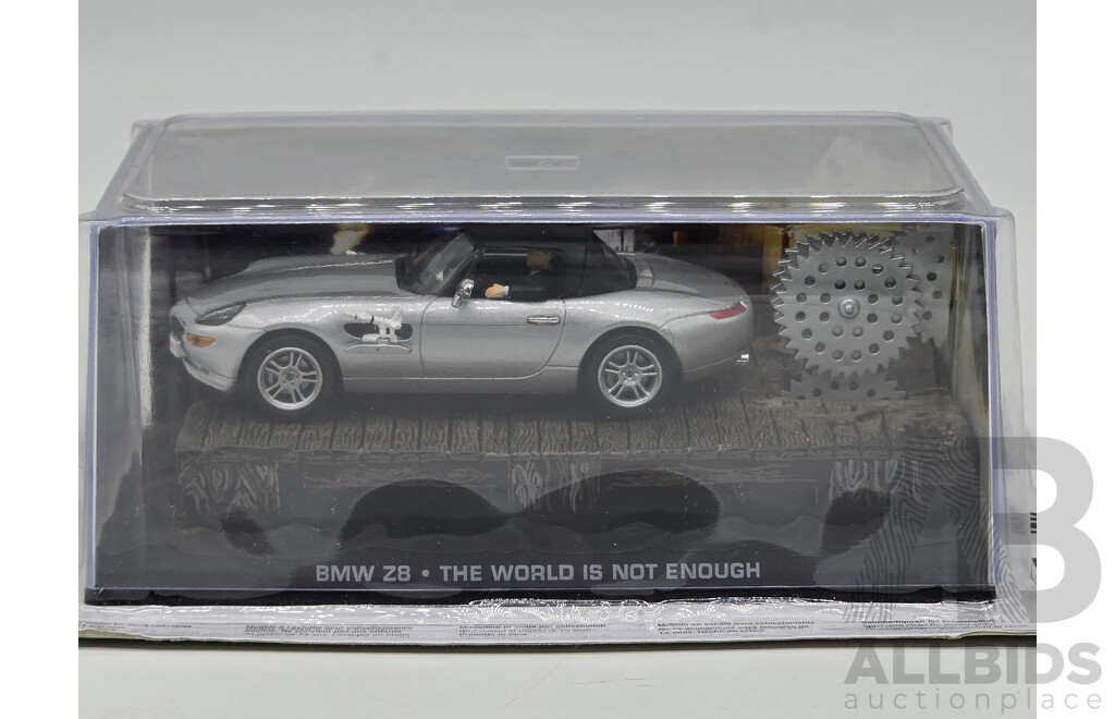 GE Fabbri Ltd 1999 BMW Pre-Production Z8 Roadster E52 Silver - James Bond 007 the World is Not Enough 1:43 Scale Model Car - Sealed in Blister
