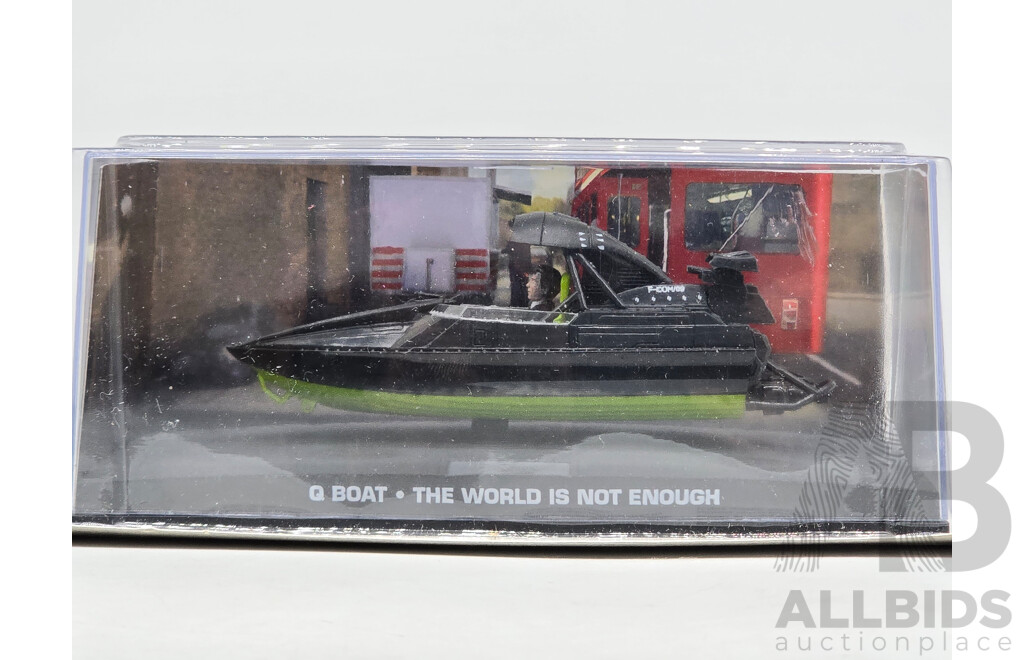 GE Fabbri Ltd 1999 Q Jetboat Black - James Bond 007 the World is Not Enough 1:43 Scale Model Car - Sealed in Blister