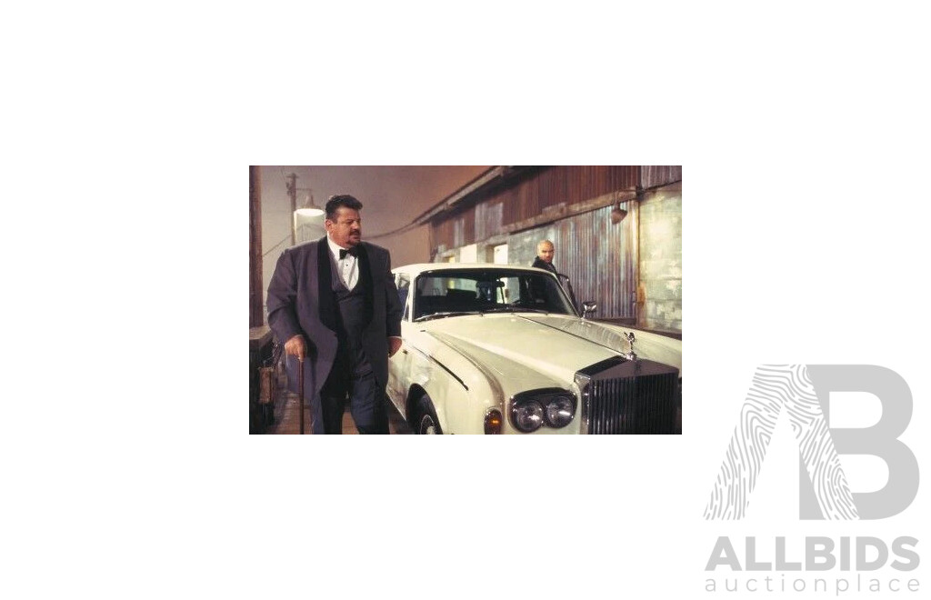 GE Fabbri Ltd Rolls Royce Silver Shadow II White- James Bond 007 the World is Not Enough 1:43 Scale Model Car - Sealed in Blister