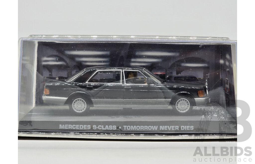 GE Fabbri Ltd 1986 Mercedes Benz S-Class W126 Grey - James Bond 007 Tomorrow Never Dies 1:43 Scale Model Car - Sealed in Blister