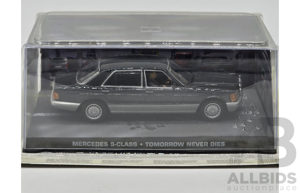 GE Fabbri Ltd 1986 Mercedes Benz S-Class W126 Grey - James Bond 007 Tomorrow Never Dies 1:43 Scale Model Car - Sealed in Blister